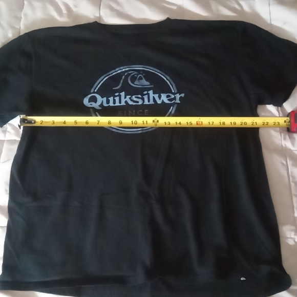 Quiksilver t shirt mens large black in color - Picture 2 of 4